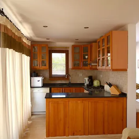 Villa Crystelle *